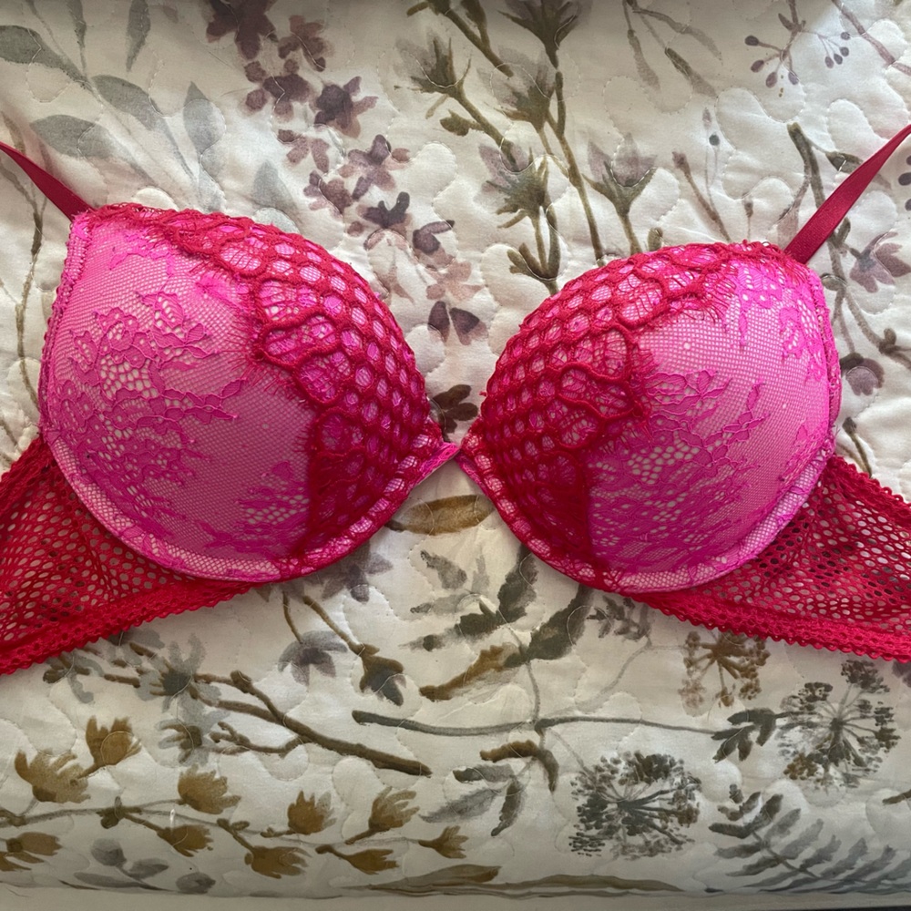 VS pink lace push up bra